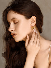 Load image into Gallery viewer, The Emma Everyday Medium Hoops
