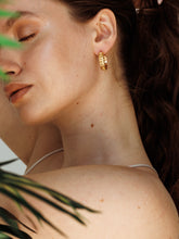 Load image into Gallery viewer, The Alexis Cuban Chain Hoops
