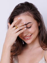 Load image into Gallery viewer, The Shania Rippled Dôme Ring
